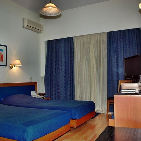Hotel Elena ลาเมีย ภายนอก รูปภาพ